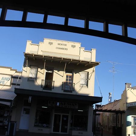 Mentor Chambers Apartment Bed & Breakfast West Wyalong Zewnętrze zdjęcie