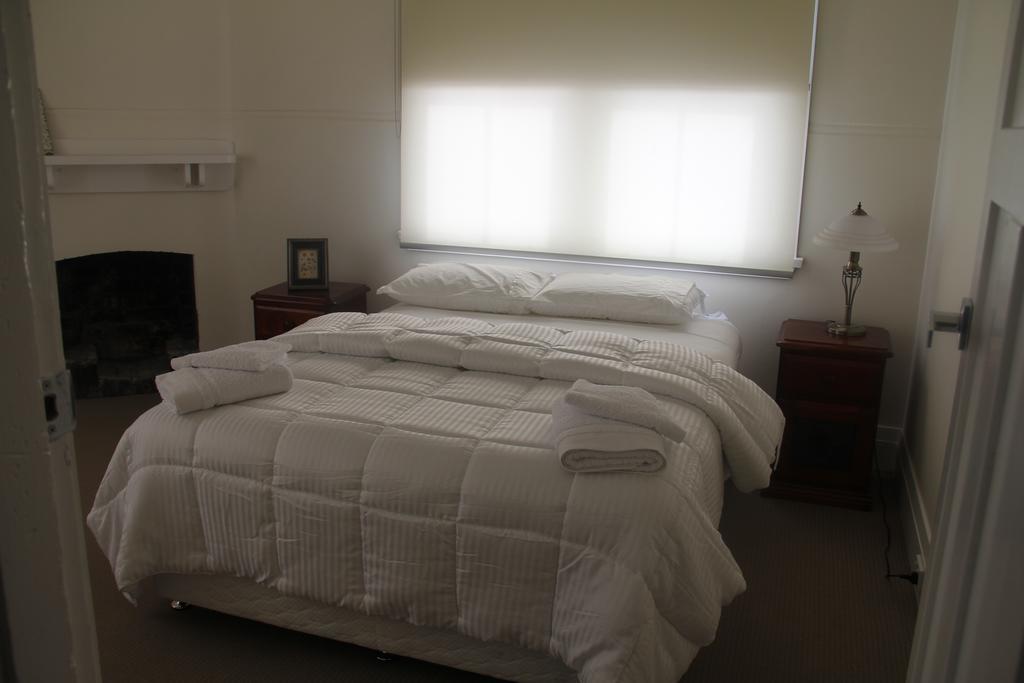 Mentor Chambers Apartment Bed & Breakfast West Wyalong Pokój zdjęcie